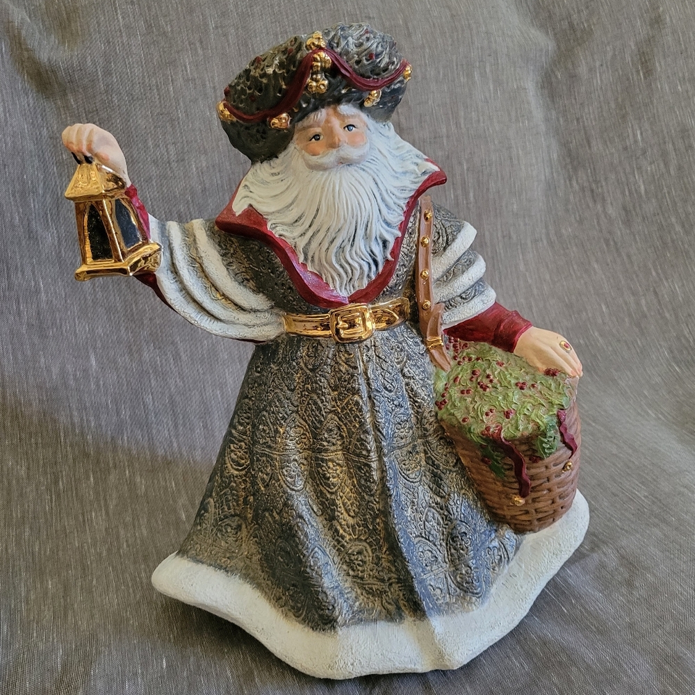 VNDS 1972 Renaissance Ceramic Santa 17"×11" approximately.